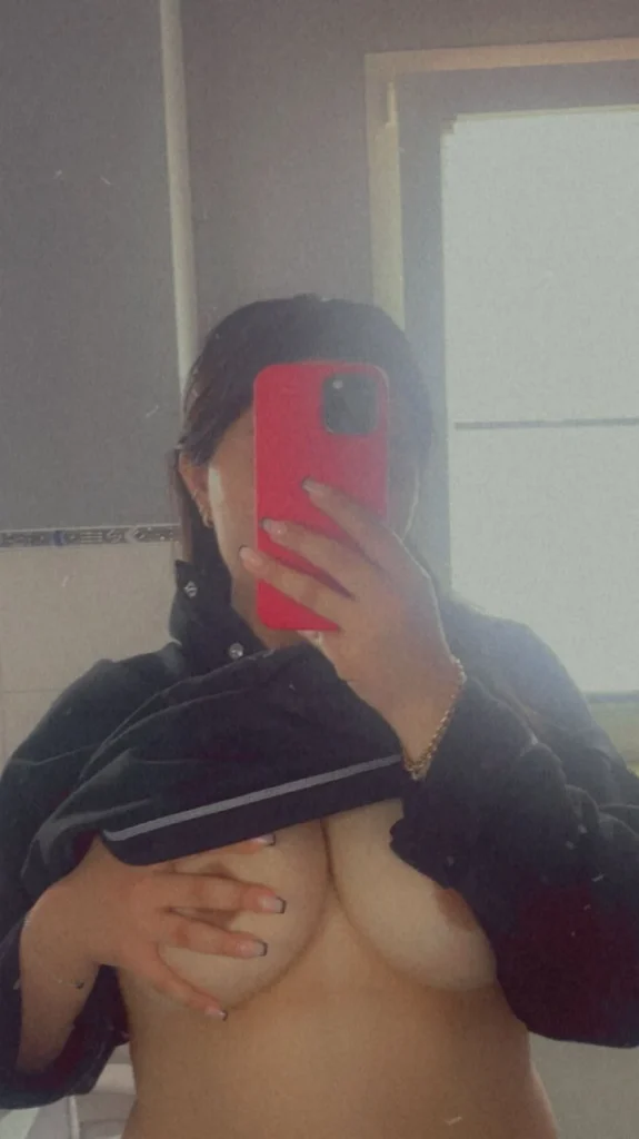 البوم نودز اندر ايدج هاي كلاس شرموطة بتتصور بالايفون لعشيقها