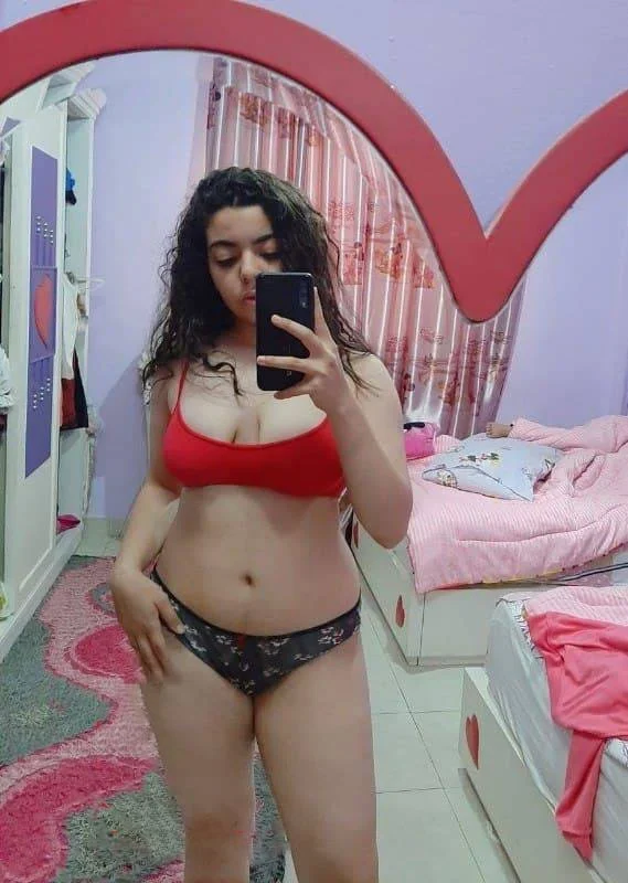 مين عاوز يشم الكلوت بتاعها؟