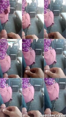 قاعد في الكرسي الاخير في المواصلات وجاب لبنة علي الست اللي قدامة