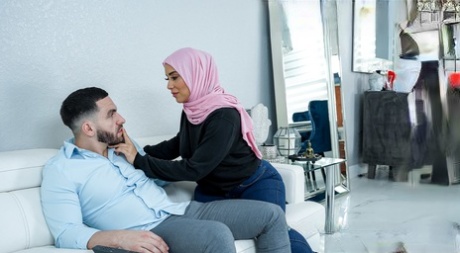 Curvaceous Latina MILF Carmela Clutch unveils her ass & big tits before sex